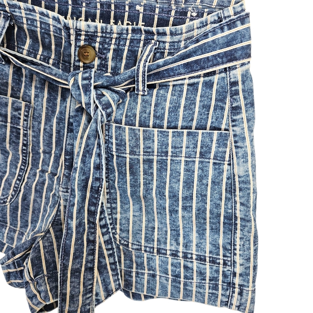 American Eagle Striped Chambray Paper Bag Waist Denim Shorts Size 4 - Picture 2 of 6